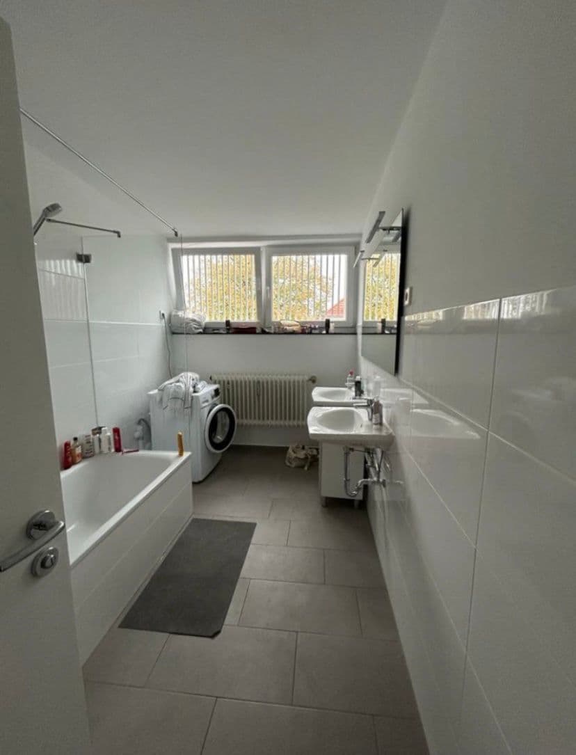 Furnished Room in Female WG – €850 – Near S-Bahn (Untermenzing)